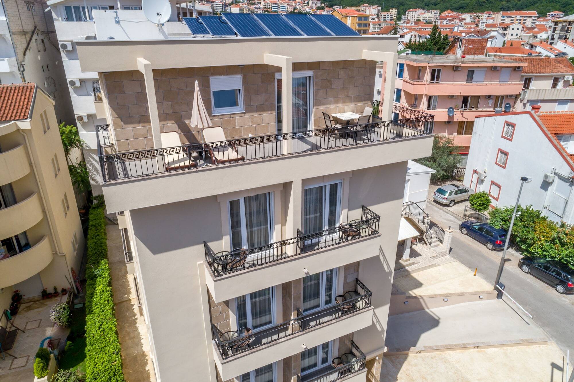 Almare Apartment *